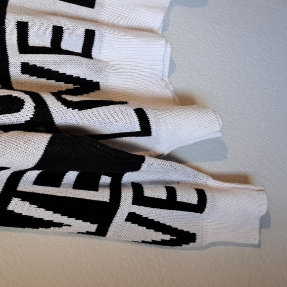 New York & Company Love oversize sweater. Colour block black and white. - Picture 6 of 9